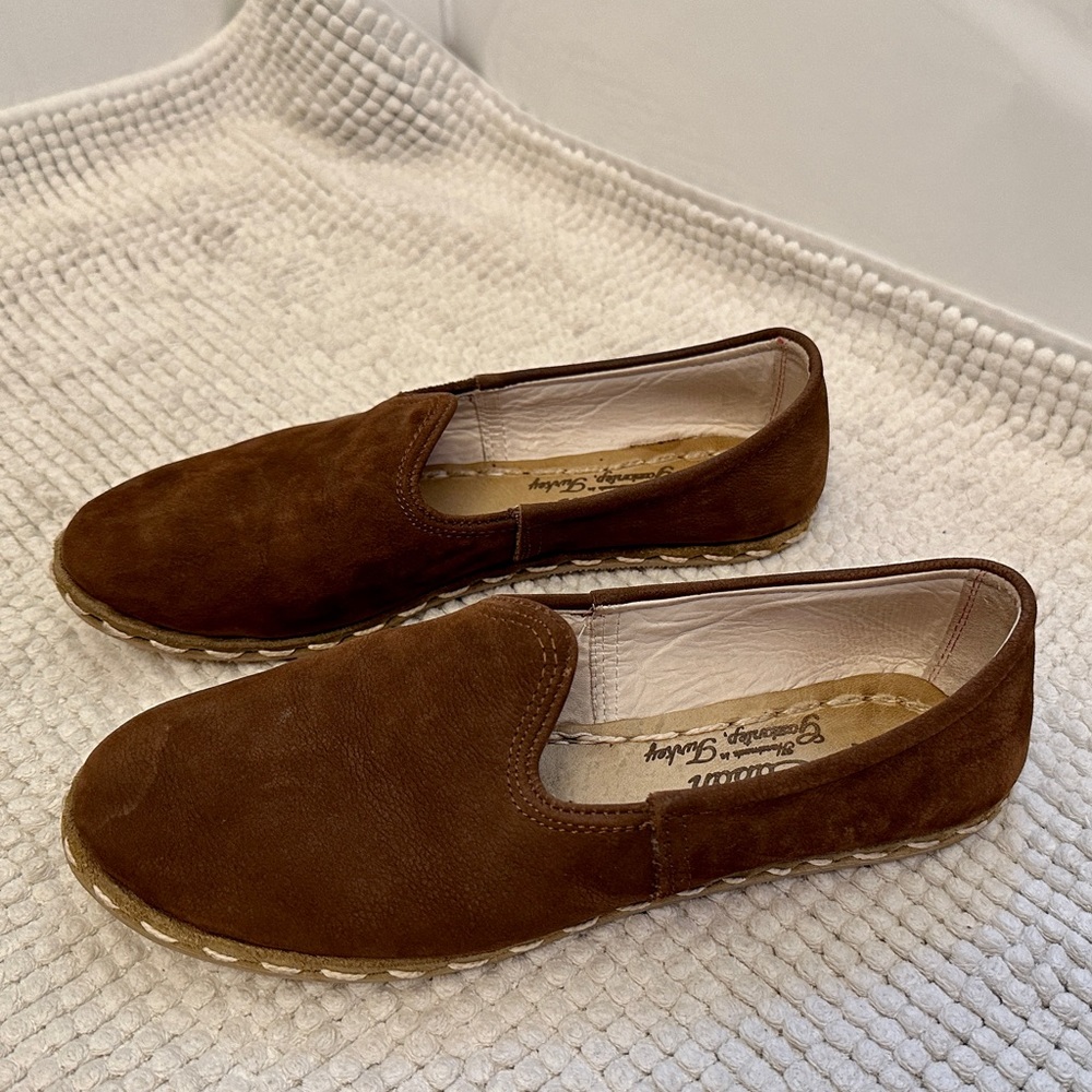 Women’s Sabah shoe size US 8.5-9
